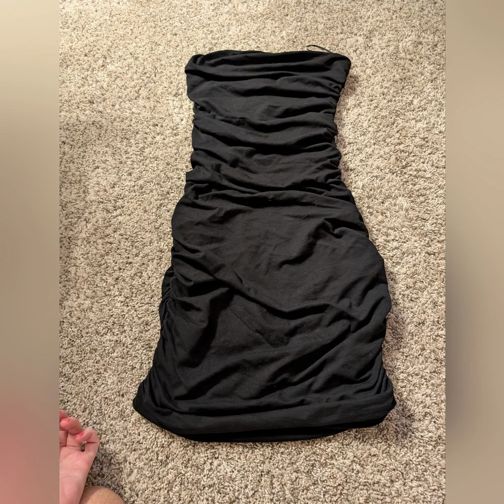 Little black dress - Picture 5 of 6